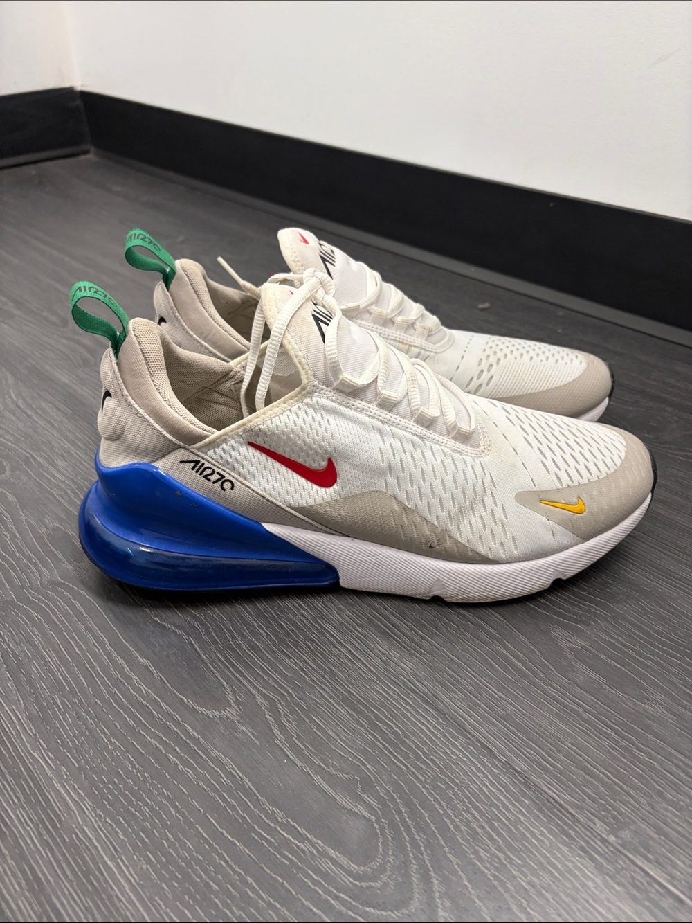 Nike Men's White/Blue/Red Air Max 270 Sneaker